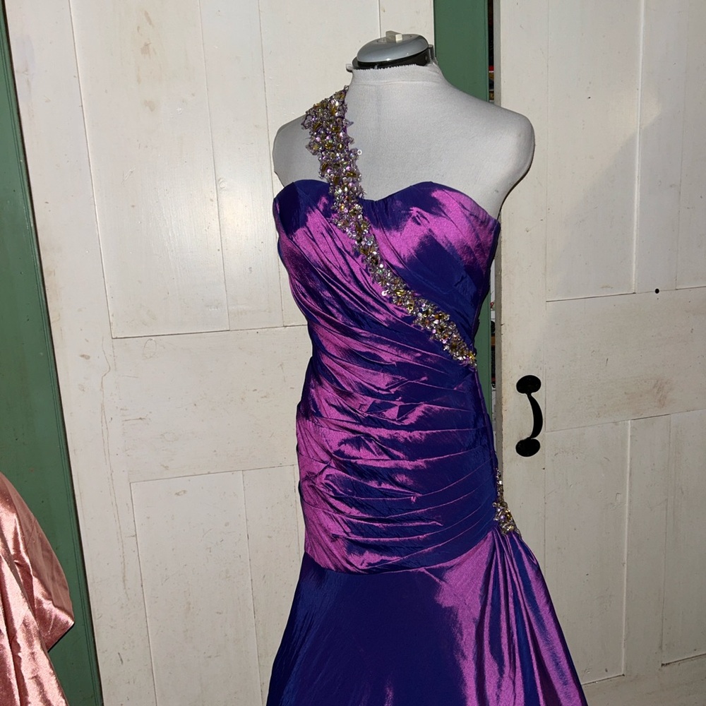 Ex Cond Night Moves Gown Prom Collection Y2K Purple Satin Column Rhinestone Orna